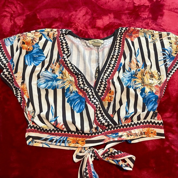 Flying tomato floral crop top, floral striped wrap top, floral blouse - Picture 4 of 4